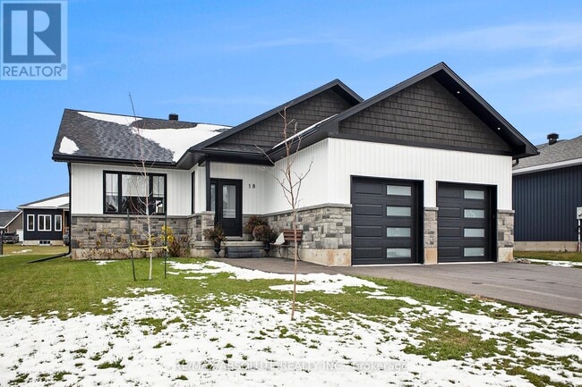 Building Photo - 18 Morrison Dr