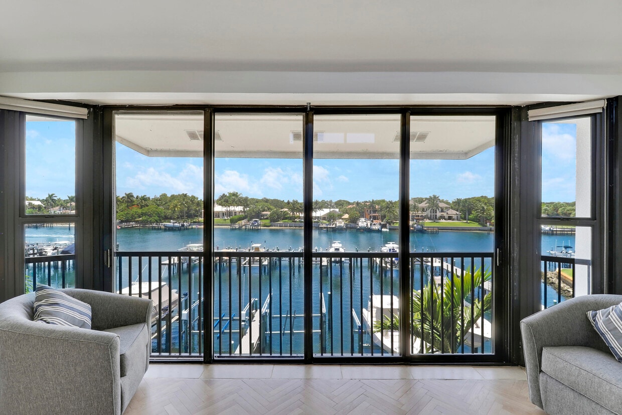 Foto principal - 543 Bay Colony Dr N