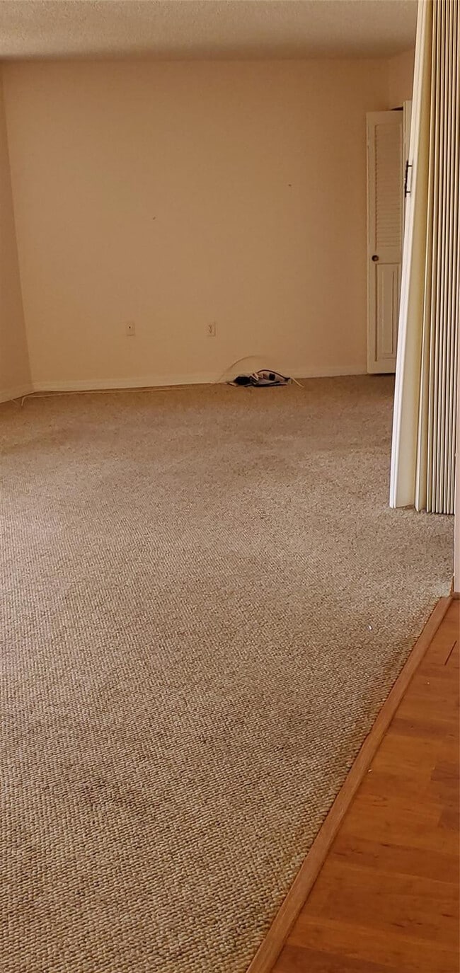 Building Photo - 1000 St Charles Pl