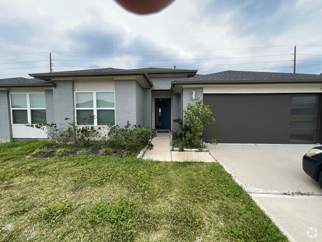 Building Photo - 7015 Sunbreeze Ln