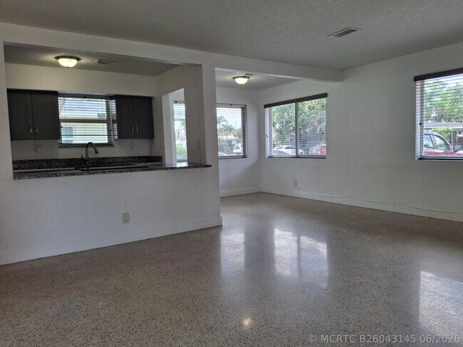 Foto del edificio - 1624 NE 25th St