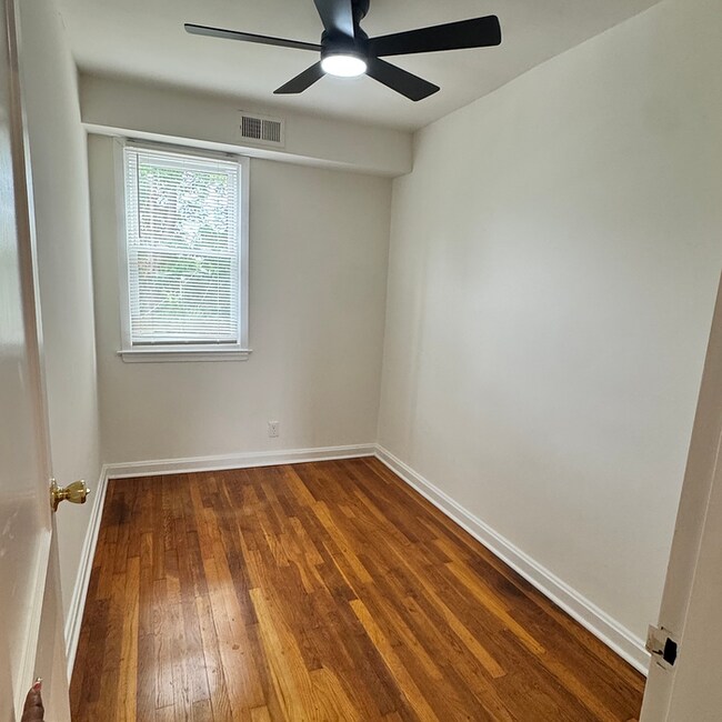 Building Photo - 3 Bedroom Middle River