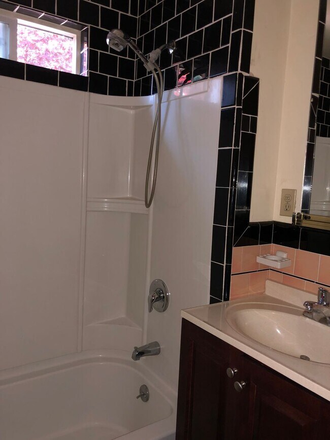 Foto del edificio - Old SW Reno Remodeled Duplex
