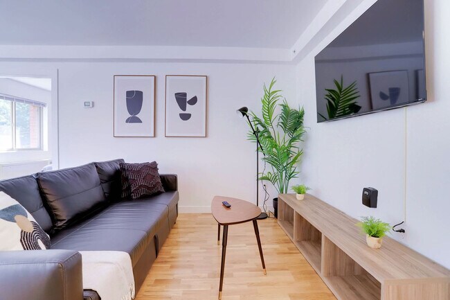 Foto del edificio - 1310 N Oak St
