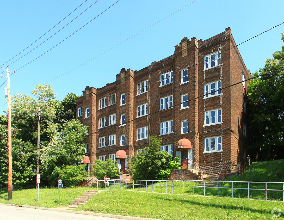 Primary Photo - 16900 Euclid Ave