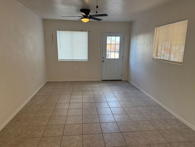 Foto del edificio - Remodeled 3 Br, 2 Ba, with major appliances