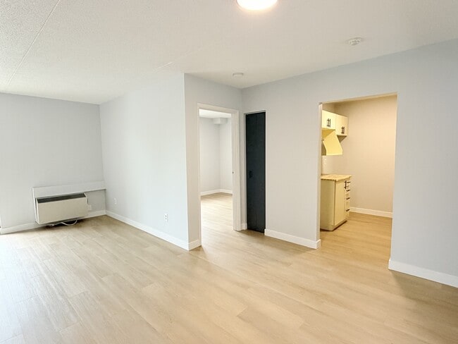Building Photo - 2940 Elsmere Ave
