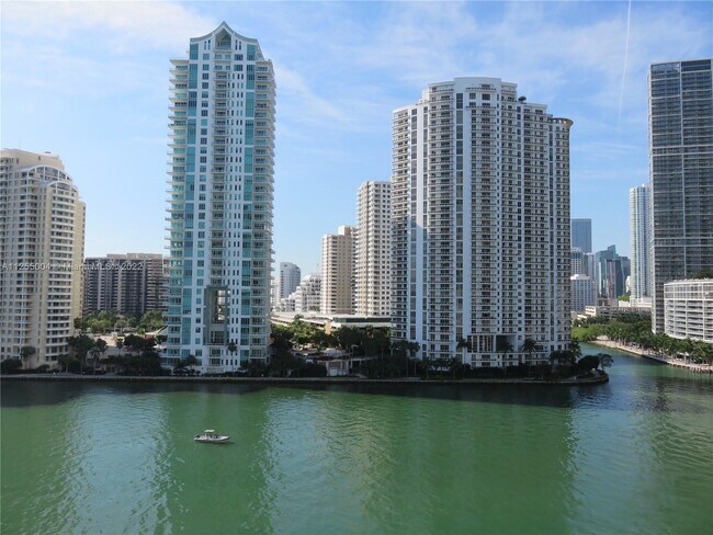 Foto del edificio - 325 S Biscayne Blvd