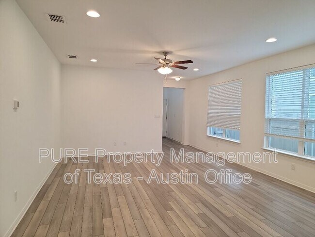 Foto del edificio - 3201 College Park Dr