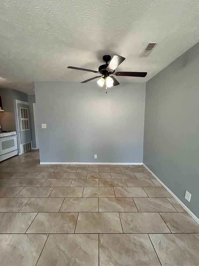 Foto del edificio - Private Entry, Cozy Comfort – 1 Bedroom, 1 Bathroom Home-Style Apartment