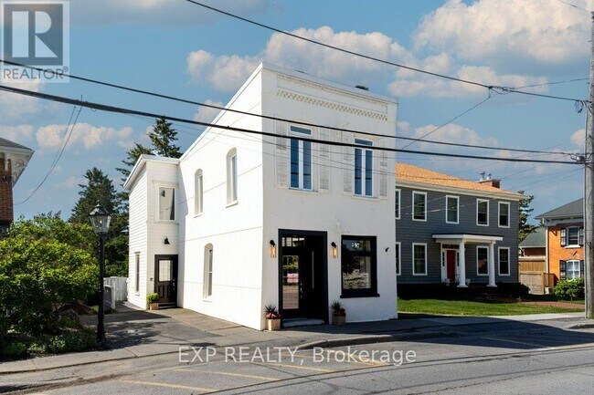 Building Photo - 297 Bloomfield Main St