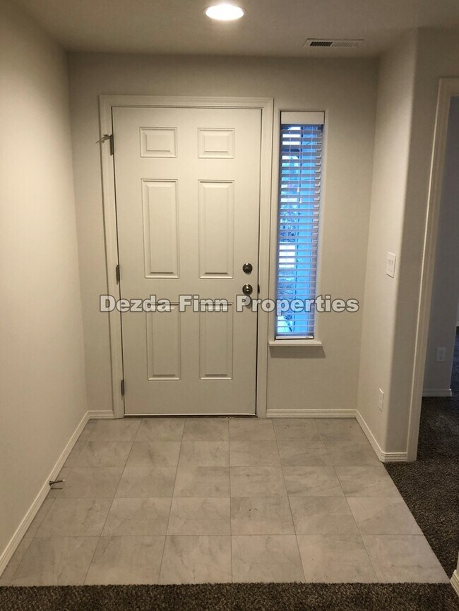 Foto del edificio - 4425 N McCabe Rd