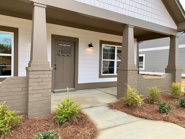 Building Photo - Single Family Home With Spacious Backyard