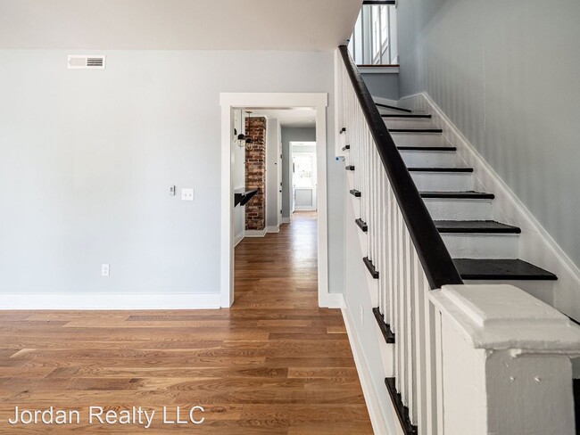 Building Photo - 3 br, 3.5 bath House - 130 Romney Street