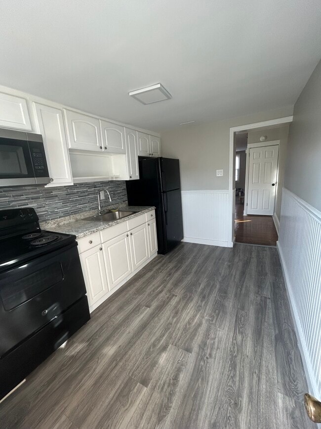 Kitchen - 2537 E Norris St