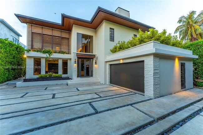 Building Photo - 1277 N Venetian Way