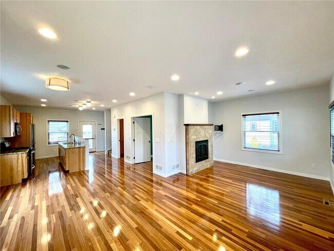 Foto del edificio - 403 Monroe Ave S