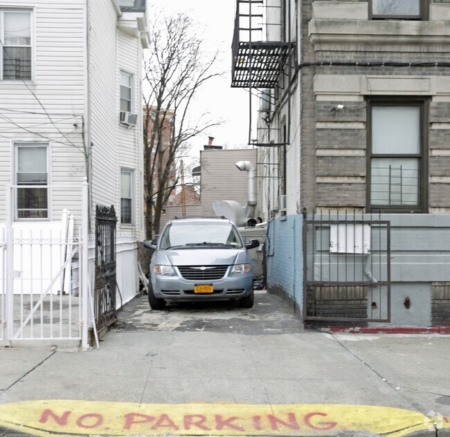 Foto del edificio - 2846 Briggs Ave