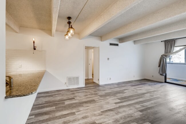 Building Photo - 777 N Washington St