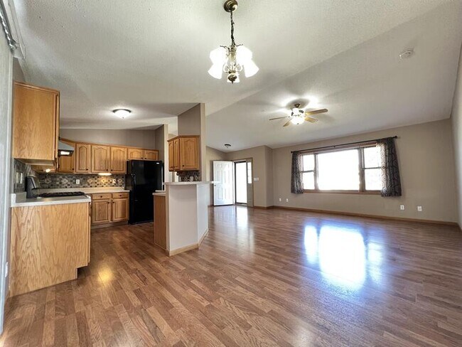 Foto del edificio - 2305 Eastlawn Dr