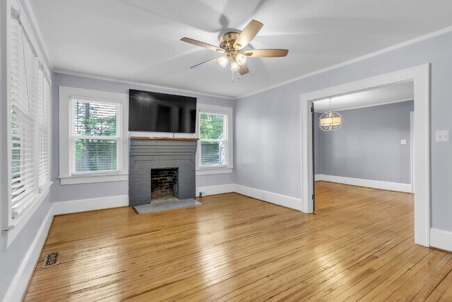 Foto del edificio - Cozy 2 Bed / 1 Bath Bungalow Near the Blue Ridge Mountains on Nearly 1 Acre $1,595/mo rent