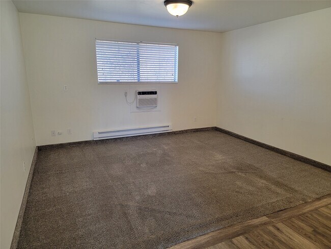 Foto del edificio - 45 E 100 N