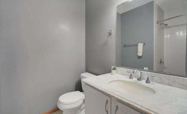 Bathroom 1 - 880 Pontiac Ln