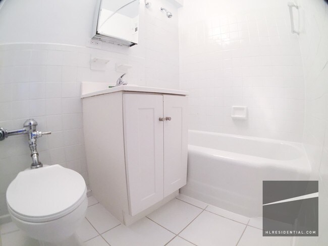 Foto del edificio - 9707 Horace Harding Expy