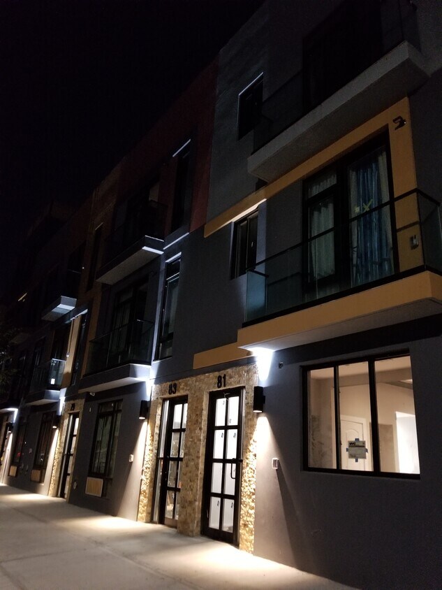 Foto del edificio - 83 Suydam Street