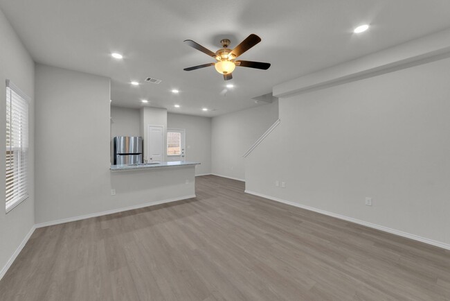 Foto del edificio - $500 OFF DECEMBER RENT!! Call for Details