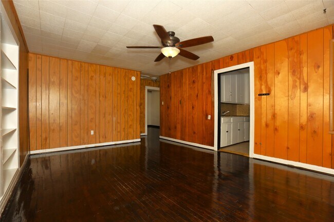 Foto del edificio - 302 Circle Way St