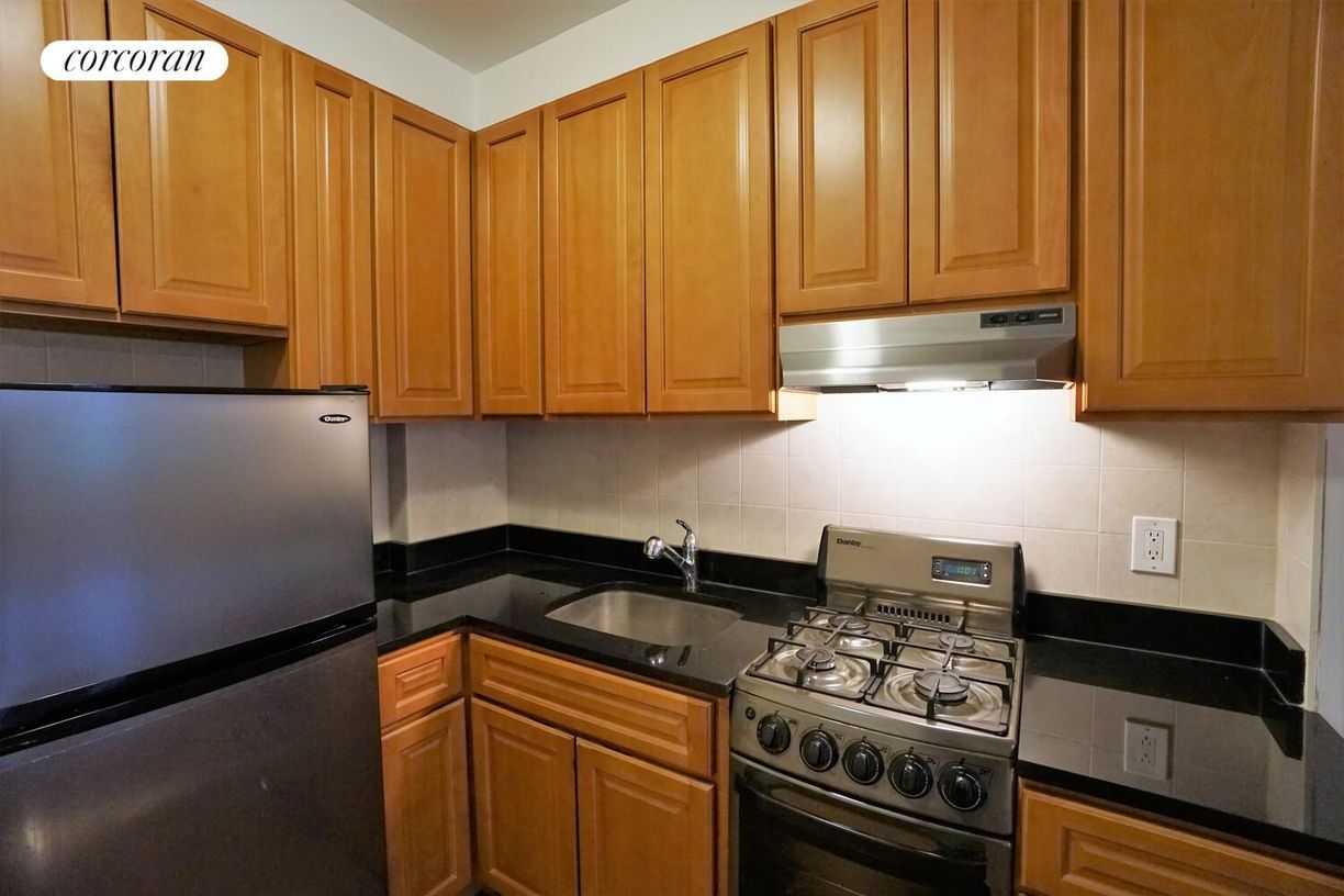 Foto principal - 486 E 74th St