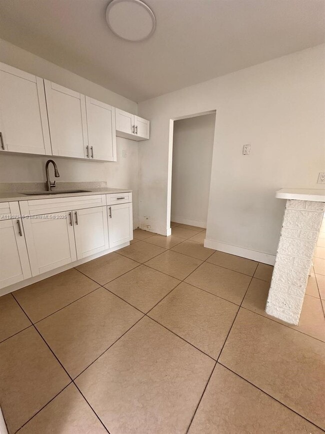 Foto del edificio - 633 NW 20th St