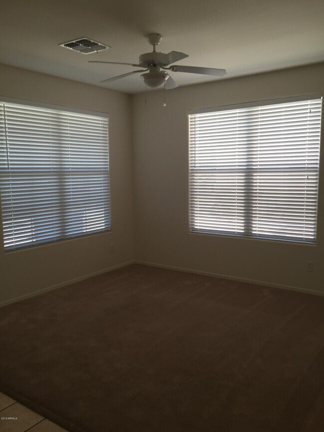 Foto del edificio - 8353 W Carol Ave