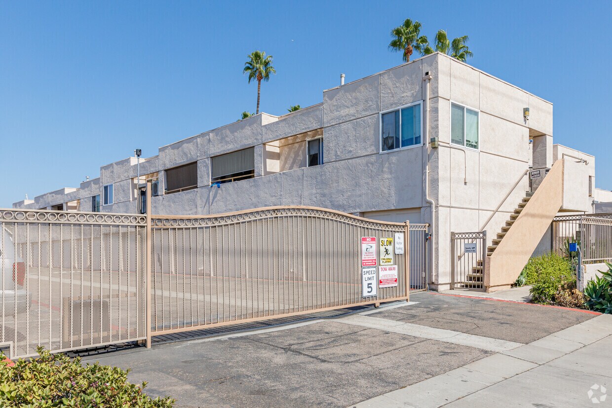 Palm Court Rentals in El Cajon at 830 Broadway El Cajon, CA | Apartments.com