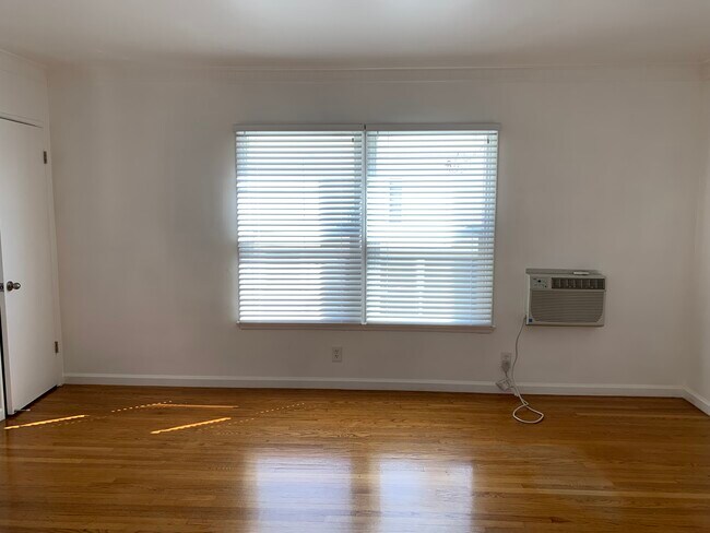 Foto del edificio - 1234 N Harper Ave