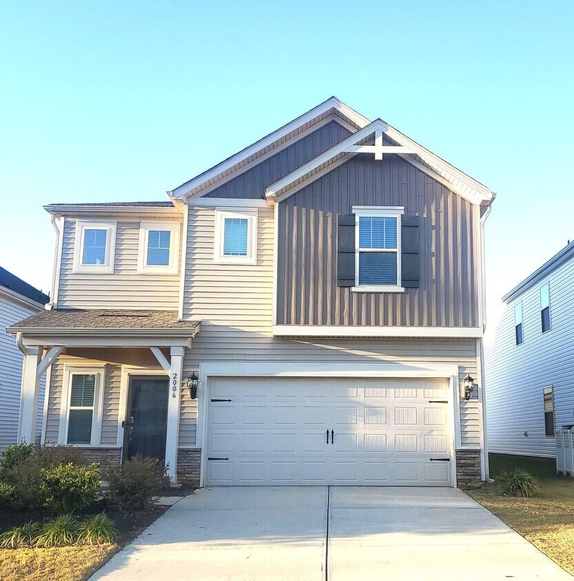 Foto principal - Coming Soon! Beautiful 4 Bedroom Single Family Home