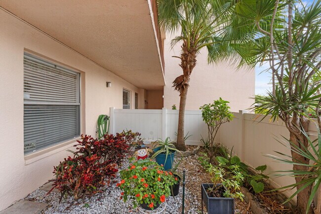 Foto del edificio - 14527 Bonaire Blvd