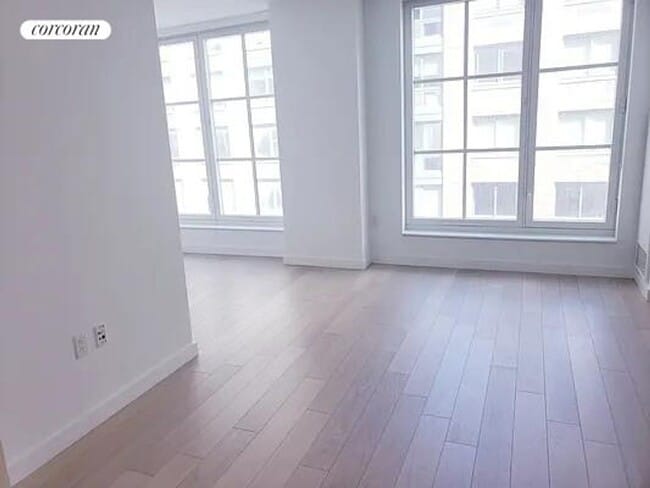 Foto del edificio - 535 W 43rd St