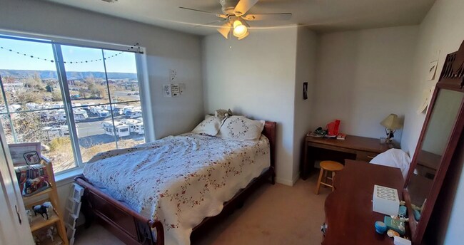Foto del edificio - Fantastic Views From This Three Bedroom Townhome