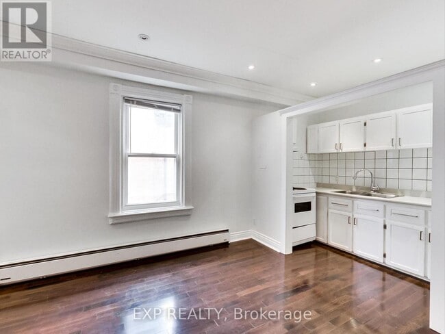 Building Photo - 38 River St