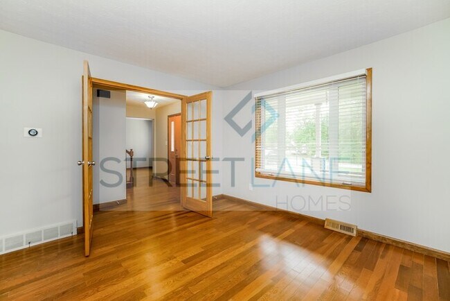 Building Photo - REDUCED! - Now offering $500 off first ful...