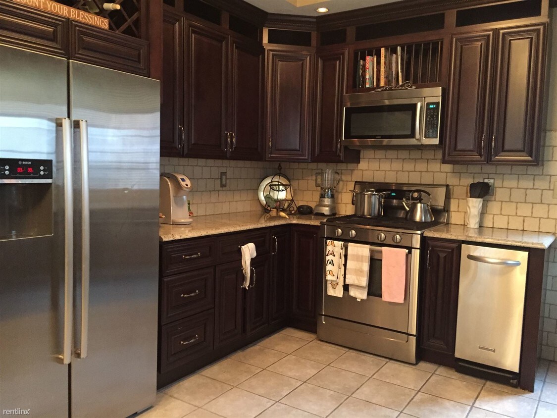 Foto principal - 396 W 4th St