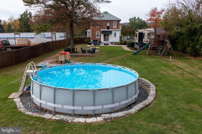 Building Photo - 11111 Hessong Bridge Rd