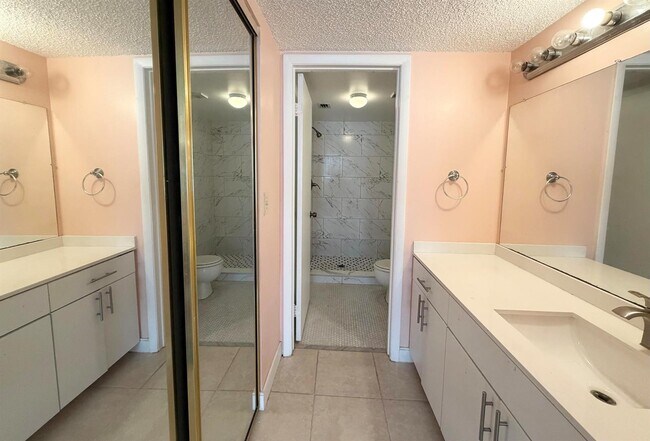 Building Photo - 9977 Westview Dr