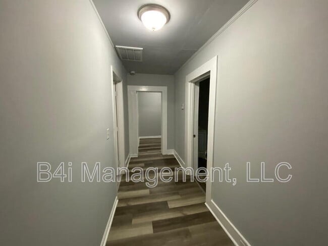 Building Photo - 513 N 13th St