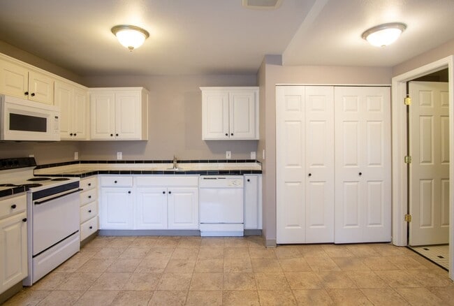 Foto del edificio - John's Landing 1 Bed Flat with D/W, W/D, Private Patio!!