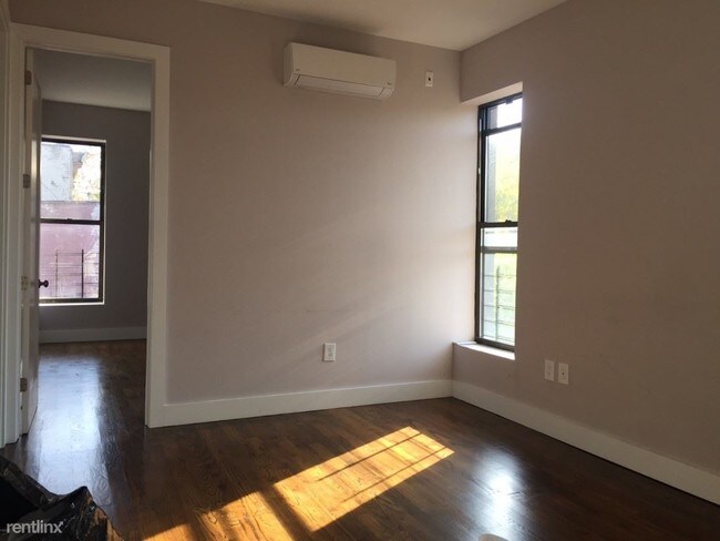 Building Photo - 493 Macon St