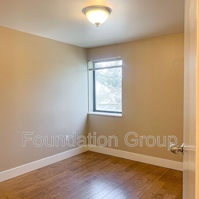 Foto del edificio - 9400 Roosevelt Way NE