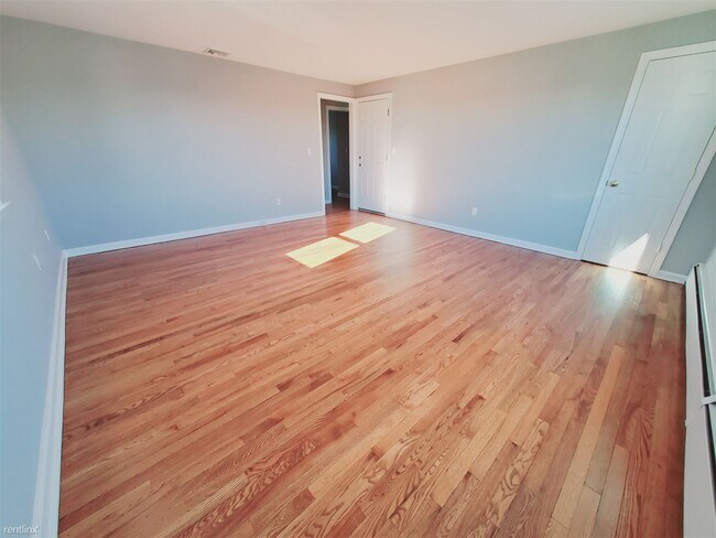 Foto del edificio - 3 br, 1 bath Condo - 37 Beal St Unit 2